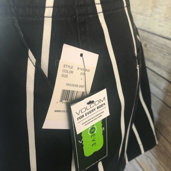 *Volcom Frochickie Skirt* NWT! - Picture 3 of 7